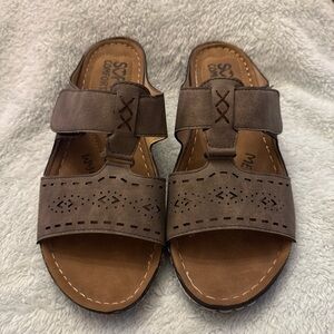 New Women’s Soft Comfort Adjustable Strap Sandles size 11